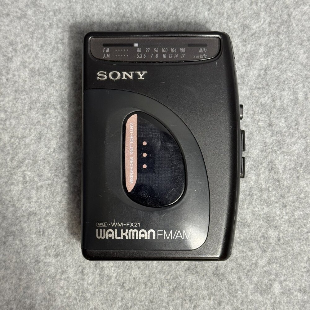 Digital Electronics/ Walkman, Digital Recorders, Cameras - Picture 4 of 7